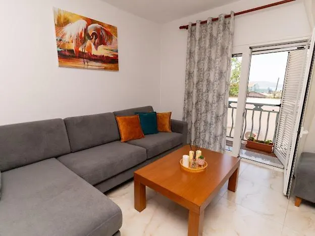 Roel Apartments Saranda 0*,