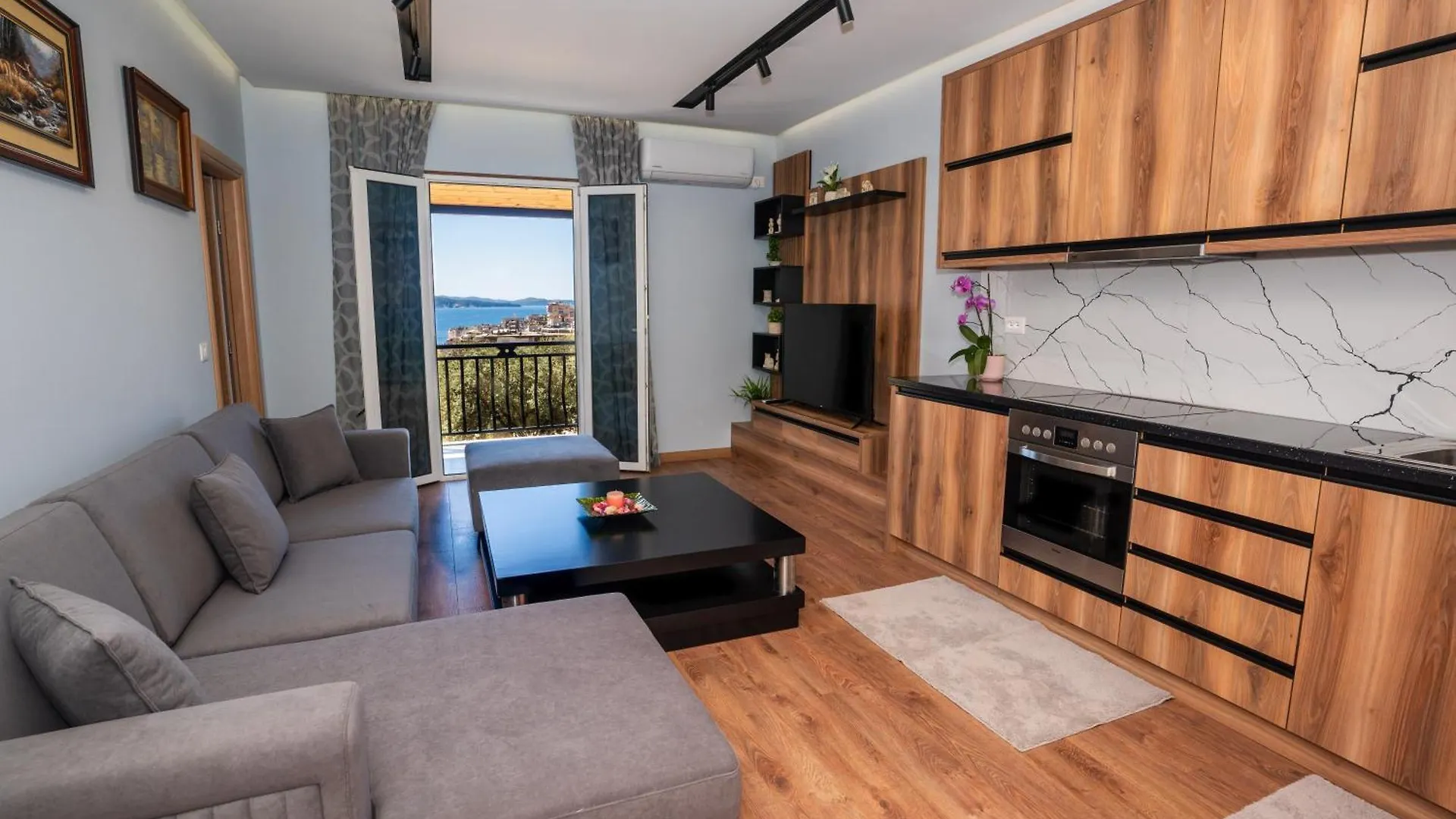 Roel Apartments Saranda 0*,