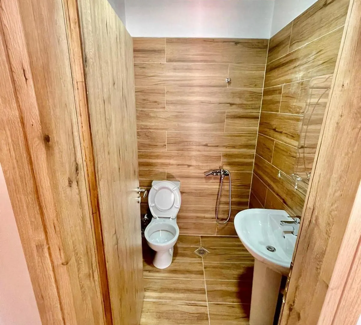 Roel Apartments Saranda 0*,